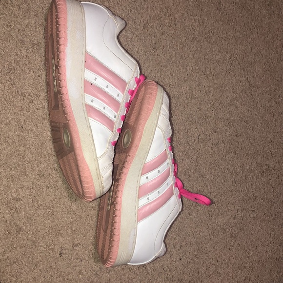 Cute Adidas shoes - Picture 5 of 10